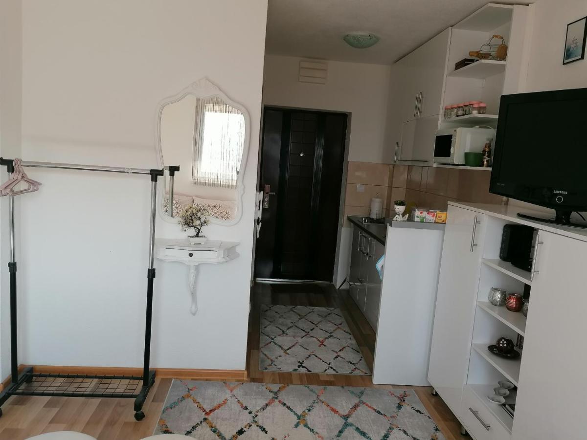 Studio Apartman Zeniça Dış mekan fotoğraf